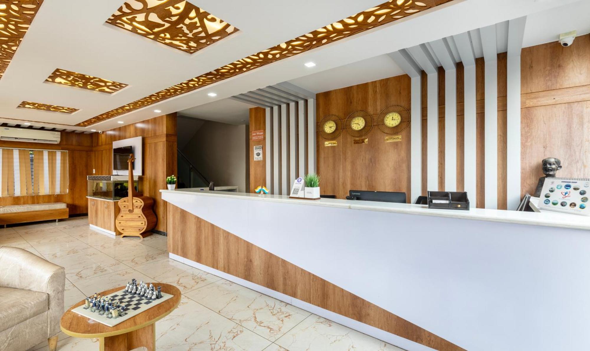 Treebo Four Seasons Hotel Mysore Eksteriør billede